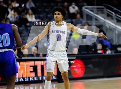 Thumbnail 2 in Creighton Prep vs. Omaha Central photogallery.