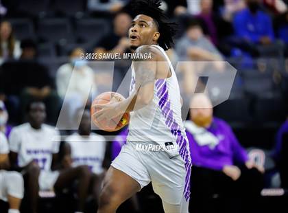 Thumbnail 1 in Creighton Prep vs. Omaha Central photogallery.