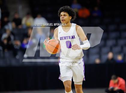 Thumbnail 2 in Creighton Prep vs. Omaha Central photogallery.