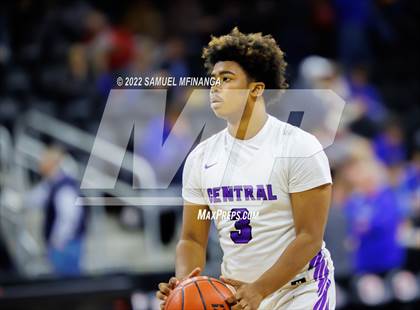 Thumbnail 3 in Creighton Prep vs. Omaha Central photogallery.