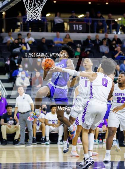 Thumbnail 2 in Creighton Prep vs. Omaha Central photogallery.