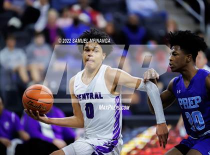 Thumbnail 3 in Creighton Prep vs. Omaha Central photogallery.