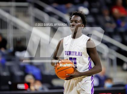 Thumbnail 3 in Creighton Prep vs. Omaha Central photogallery.