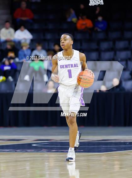 Thumbnail 3 in Creighton Prep vs. Omaha Central photogallery.