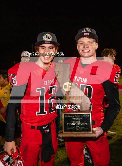 Thumbnail 1 in Ripon vs. Highland (CIF D 4 AA California State Final) photogallery.