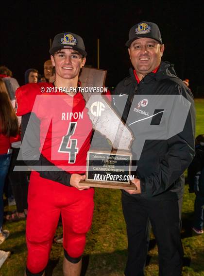 Thumbnail 3 in Ripon vs. Highland (CIF D 4 AA California State Final) photogallery.