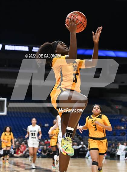 Thumbnail 3 in Cedar Park vs Memorial (UIL 5A State Final) photogallery.