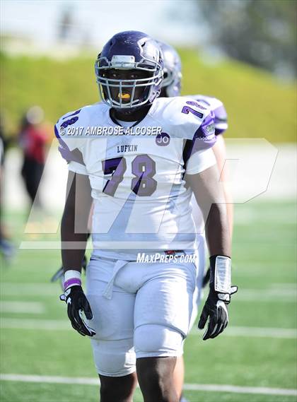 Thumbnail 3 in Westfield vs. Lufkin (UIL 6A Regional Playoff) photogallery.