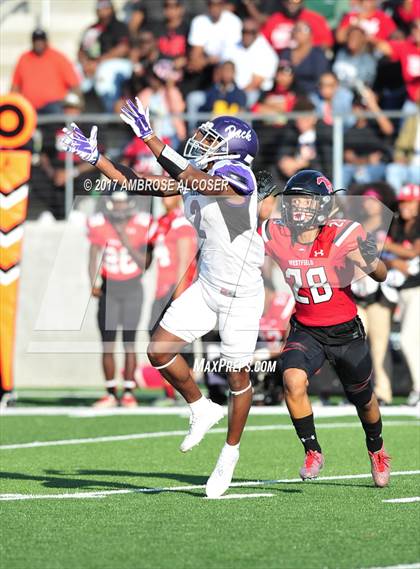 Thumbnail 2 in Westfield vs. Lufkin (UIL 6A Regional Playoff) photogallery.