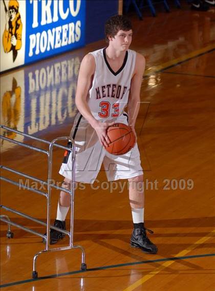 Thumbnail 3 in Meridian vs. Okawville (IHSA Class 1A Sectional Semifinal) photogallery.