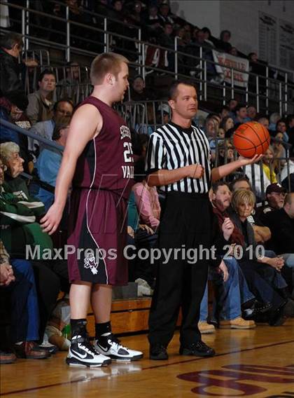 Thumbnail 2 in Sesser-Valier vs. Benton (Benton Invitational Tournament) photogallery.