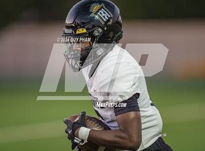Thumbnail 3 in Servite vs. Orange Lutheran photogallery.