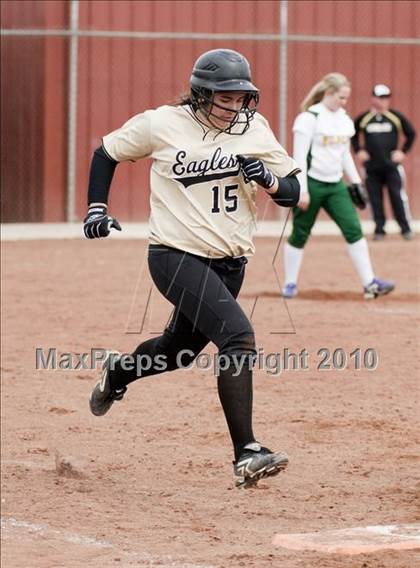 Thumbnail 3 in Sonora vs. Enochs photogallery.