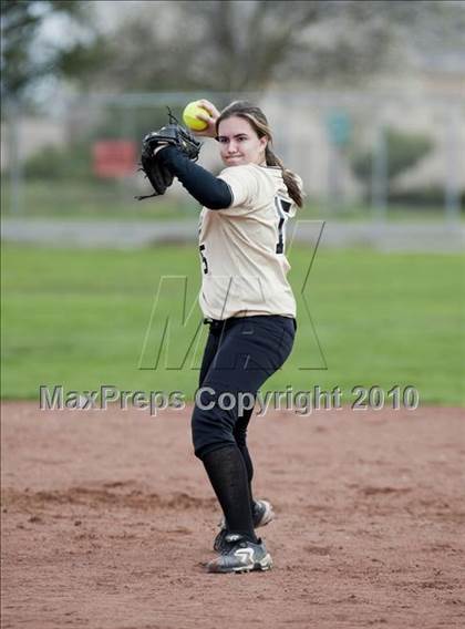 Thumbnail 3 in Sonora vs. Enochs photogallery.