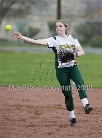 Thumbnail 3 in Sonora vs. Enochs photogallery.