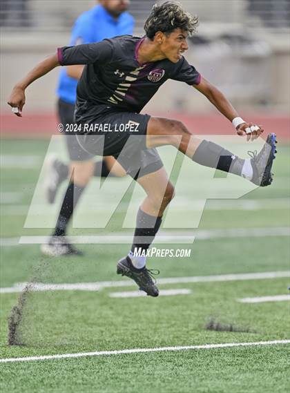Thumbnail 1 in Magnolia West vs. Goose Creek Memorial (UIL Soccer 5A Region 3 Regional Final) photogallery.