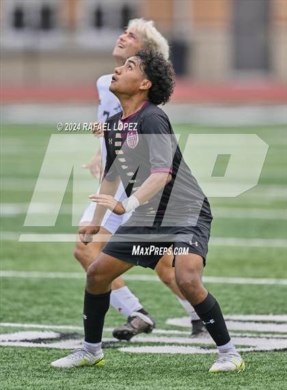 Thumbnail 3 in Magnolia West vs. Goose Creek Memorial (UIL Soccer 5A Region 3 Regional Final) photogallery.