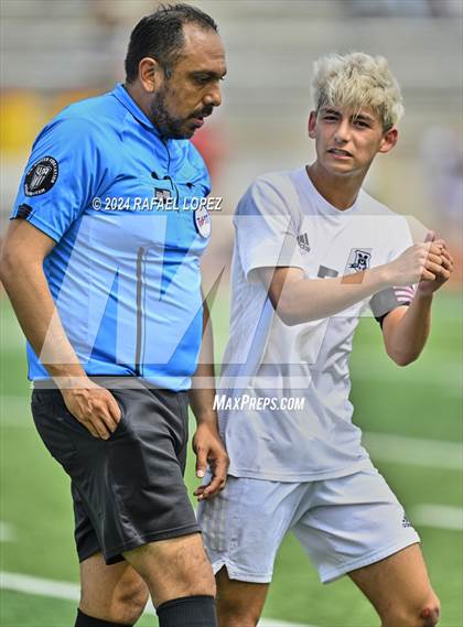 Thumbnail 3 in Magnolia West vs. Goose Creek Memorial (UIL Soccer 5A Region 3 Regional Final) photogallery.