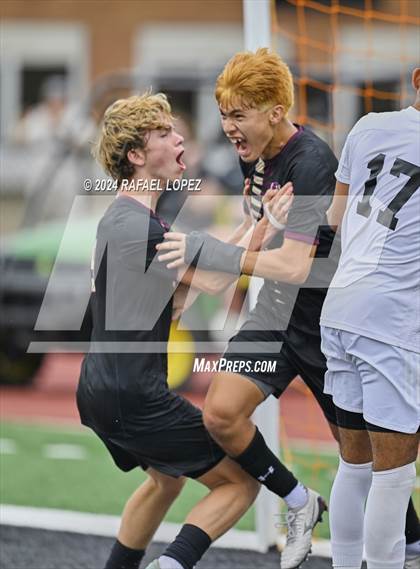 Thumbnail 2 in Magnolia West vs. Goose Creek Memorial (UIL Soccer 5A Region 3 Regional Final) photogallery.