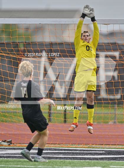 Thumbnail 2 in Magnolia West vs. Goose Creek Memorial (UIL Soccer 5A Region 3 Regional Final) photogallery.