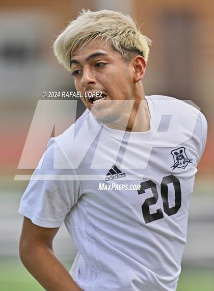 Thumbnail 3 in Magnolia West vs. Goose Creek Memorial (UIL Soccer 5A Region 3 Regional Final) photogallery.