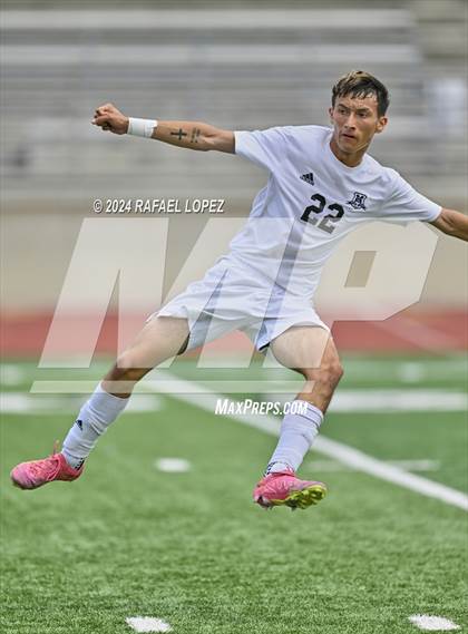 Thumbnail 2 in Magnolia West vs. Goose Creek Memorial (UIL Soccer 5A Region 3 Regional Final) photogallery.