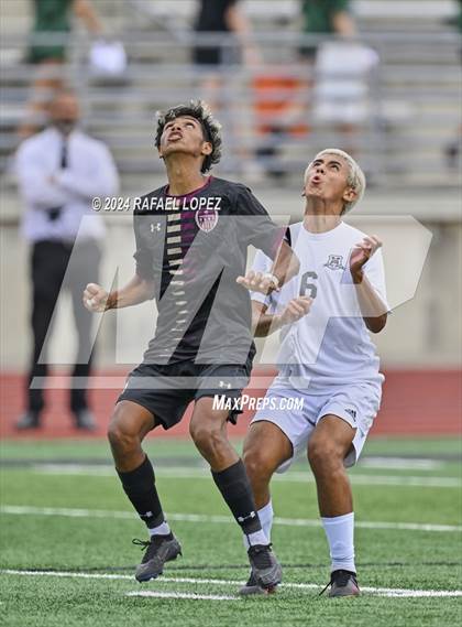 Thumbnail 2 in Magnolia West vs. Goose Creek Memorial (UIL Soccer 5A Region 3 Regional Final) photogallery.