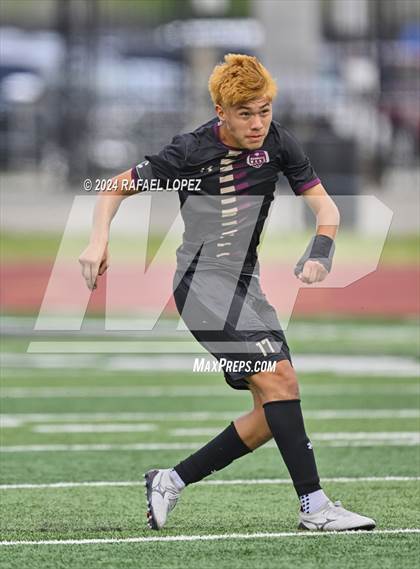 Thumbnail 2 in Magnolia West vs. Goose Creek Memorial (UIL Soccer 5A Region 3 Regional Final) photogallery.