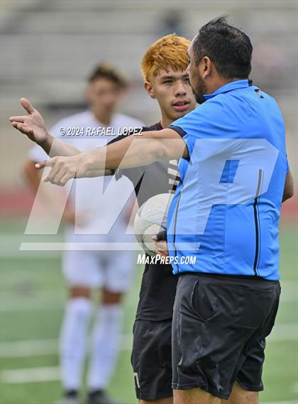 Thumbnail 2 in Magnolia West vs. Goose Creek Memorial (UIL Soccer 5A Region 3 Regional Final) photogallery.