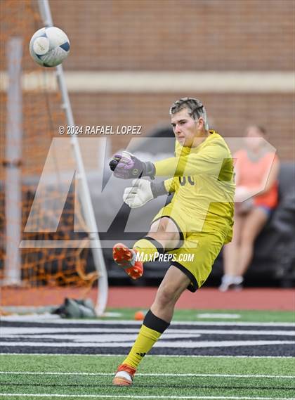 Thumbnail 3 in Magnolia West vs. Goose Creek Memorial (UIL Soccer 5A Region 3 Regional Final) photogallery.