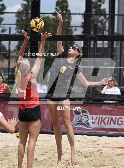 Thumbnail 2 in Mira Costa vs. Mater Dei (CIF-SS D1 Semi-Final) photogallery.