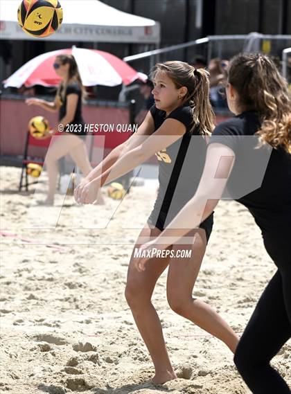 Thumbnail 3 in Mira Costa vs. Mater Dei (CIF-SS D1 Semi-Final) photogallery.