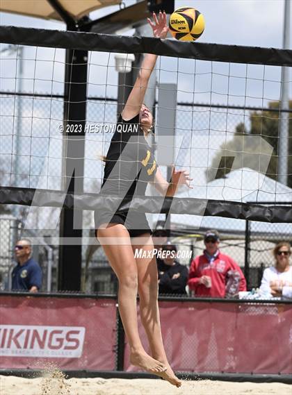 Thumbnail 2 in Mira Costa vs. Mater Dei (CIF-SS D1 Semi-Final) photogallery.