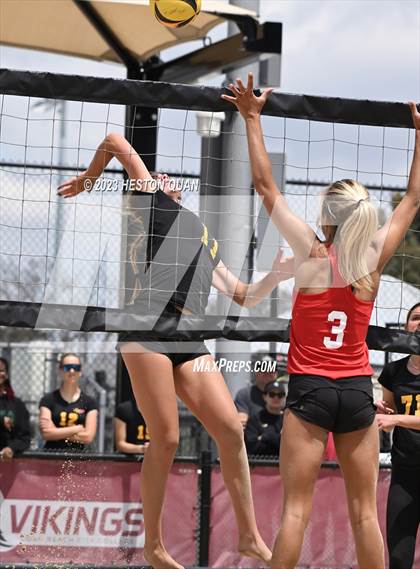 Thumbnail 3 in Mira Costa vs. Mater Dei (CIF-SS D1 Semi-Final) photogallery.