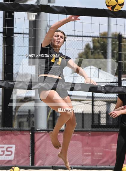 Thumbnail 2 in Mira Costa vs. Mater Dei (CIF-SS D1 Semi-Final) photogallery.