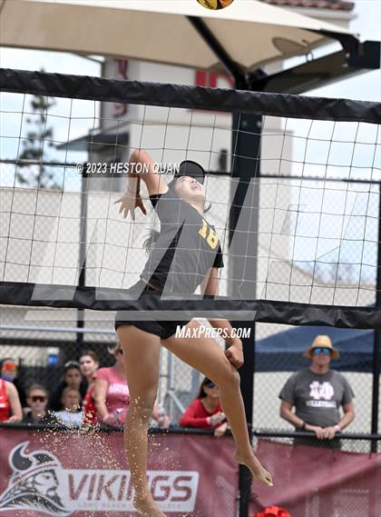 Thumbnail 1 in Mira Costa vs. Mater Dei (CIF-SS D1 Semi-Final) photogallery.