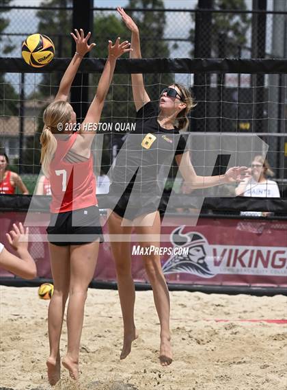 Thumbnail 3 in Mira Costa vs. Mater Dei (CIF-SS D1 Semi-Final) photogallery.