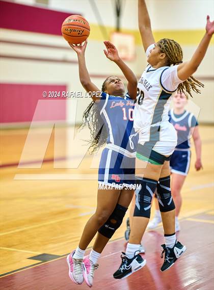 Thumbnail 1 in Galena Park vs. Hardin-Jefferson (McDonald's Texas Invitational) photogallery.