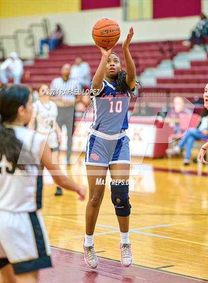 Thumbnail 2 in Galena Park vs. Hardin-Jefferson (McDonald's Texas Invitational) photogallery.