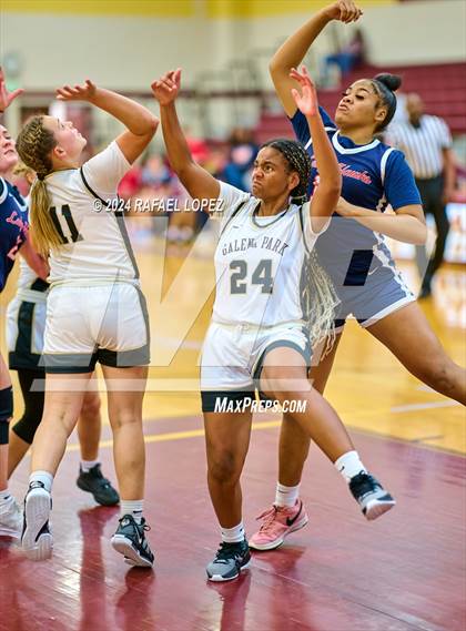 Thumbnail 2 in Galena Park vs. Hardin-Jefferson (McDonald's Texas Invitational) photogallery.