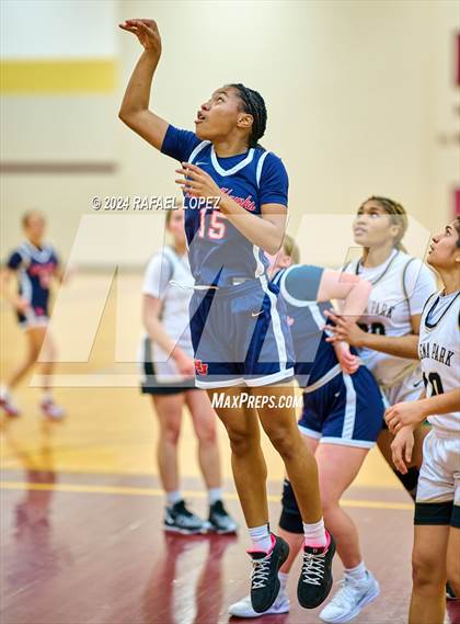 Thumbnail 1 in Galena Park vs. Hardin-Jefferson (McDonald's Texas Invitational) photogallery.
