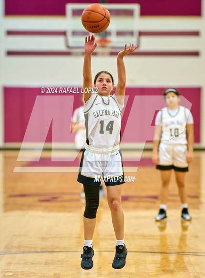 Thumbnail 2 in Galena Park vs. Hardin-Jefferson (McDonald's Texas Invitational) photogallery.
