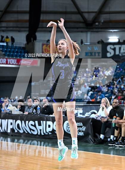 Thumbnail 1 in Lake Washington vs. Garfield (WIAA 3A Round 4 State Playoff)  photogallery.