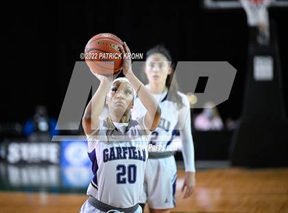 Thumbnail 2 in Lake Washington vs. Garfield (WIAA 3A Round 4 State Playoff)  photogallery.