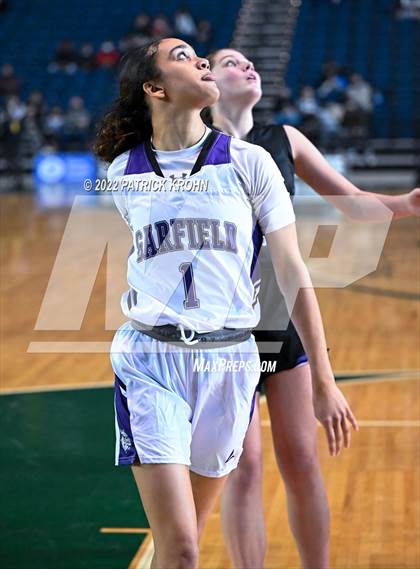 Thumbnail 2 in Lake Washington vs. Garfield (WIAA 3A Round 4 State Playoff)  photogallery.