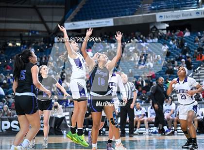Thumbnail 2 in Lake Washington vs. Garfield (WIAA 3A Round 4 State Playoff)  photogallery.