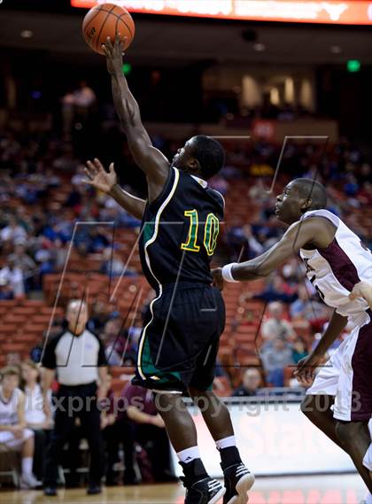 Thumbnail 2 in White Oak vs. East Chambers (UIL 2A Semifinal) photogallery.