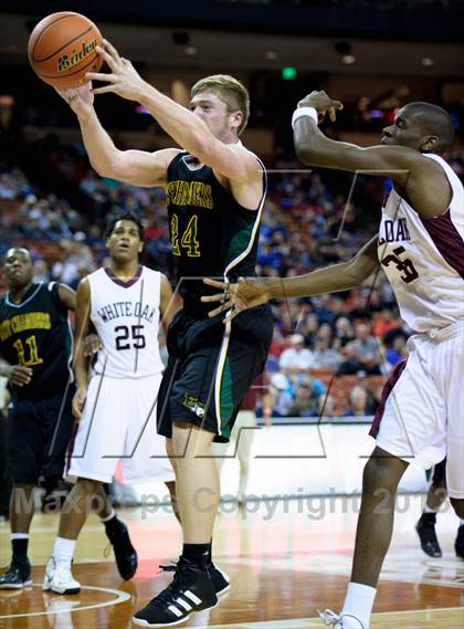 Thumbnail 1 in White Oak vs. East Chambers (UIL 2A Semifinal) photogallery.