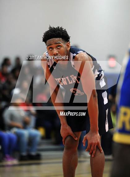 Thumbnail 3 in Hewlett Vs Roosevelt  (Section 8 Class A Round 2 Playoff) photogallery.