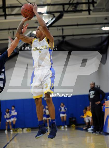 Thumbnail 3 in Hewlett Vs Roosevelt  (Section 8 Class A Round 2 Playoff) photogallery.